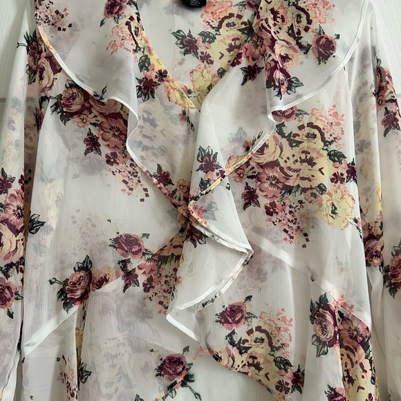 Floral Ruffle Blouse - Picture 2 of 3